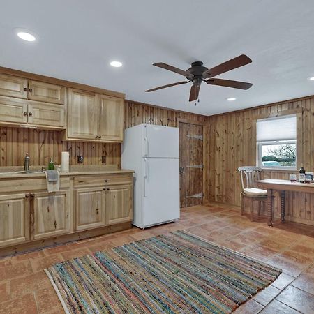 Ohana Ranch Cabin - 12 Minutes To Historic Main St Фредериксберг Экстерьер фото