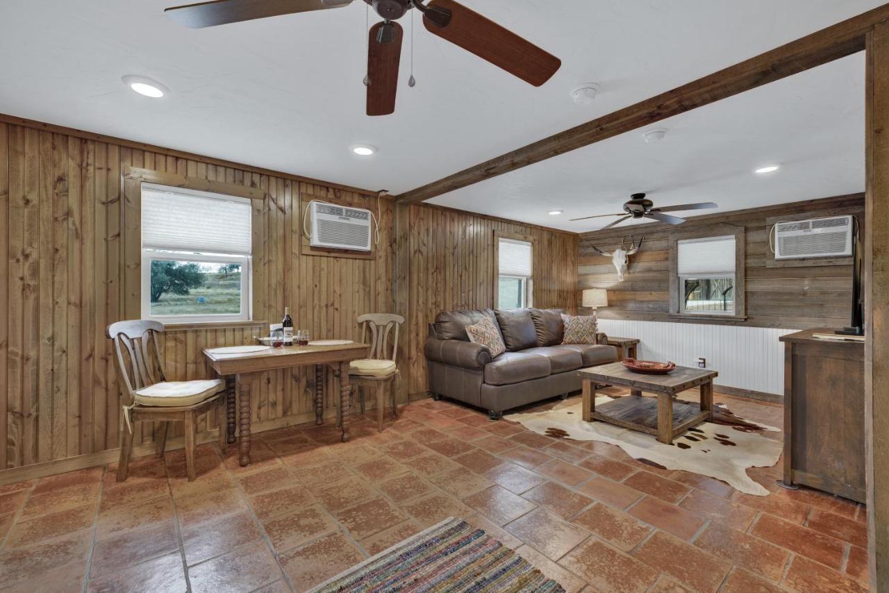 Ohana Ranch Cabin - 12 Minutes To Historic Main St Фредериксберг Экстерьер фото
